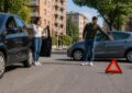 scopri cosa fare in caso di incidente stradale lieve per gestire la situazione in modo sicuro e conforme alla legge.