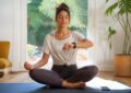scopri come iniziare a meditare anche quando sei sempre di fretta, con consigli pratici per integrare la meditazione nella tua vita quotidiana frenetica.
