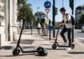 scopri tutto sulle nuove regolamentazioni per i monopattini elettrici, incluse le norme di sicurezza, limiti di velocità e requisiti obbligatori per una guida responsabile.