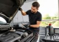 scopri i segnali chiave per capire quando è il momento di cambiare l'olio del motore e mantenere il veicolo in perfette condizioni.