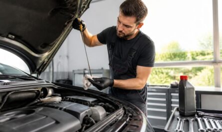 scopri i segnali chiave per capire quando è il momento di cambiare l'olio del motore e mantenere il veicolo in perfette condizioni.