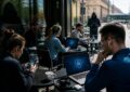 scopri i rischi nell'utilizzo del wifi pubblico e impara le migliori strategie per proteggere la tua privacy e i tuoi dati personali durante la navigazione.